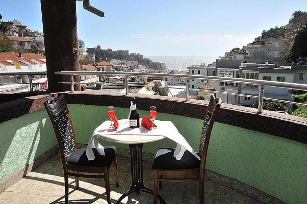 Hotel Hoti Ulcinj Kültér fotó